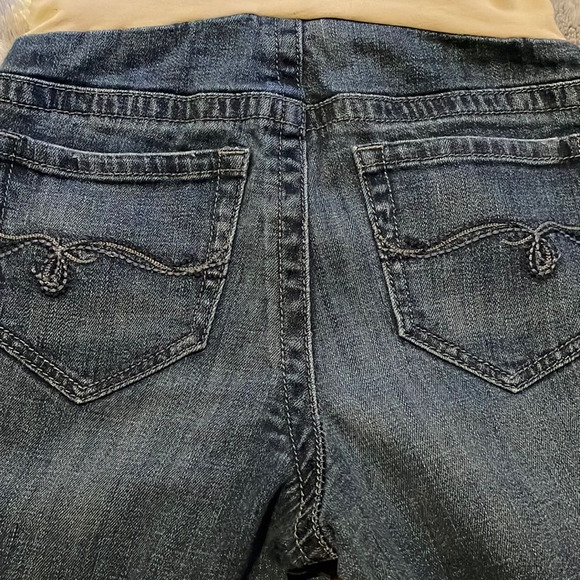 Indigo Blue maternity cropped soft stretch pouch for growing tummy - Picture 4 of 4